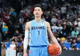 爱游戏-库里48分后勇士队再战太阳队