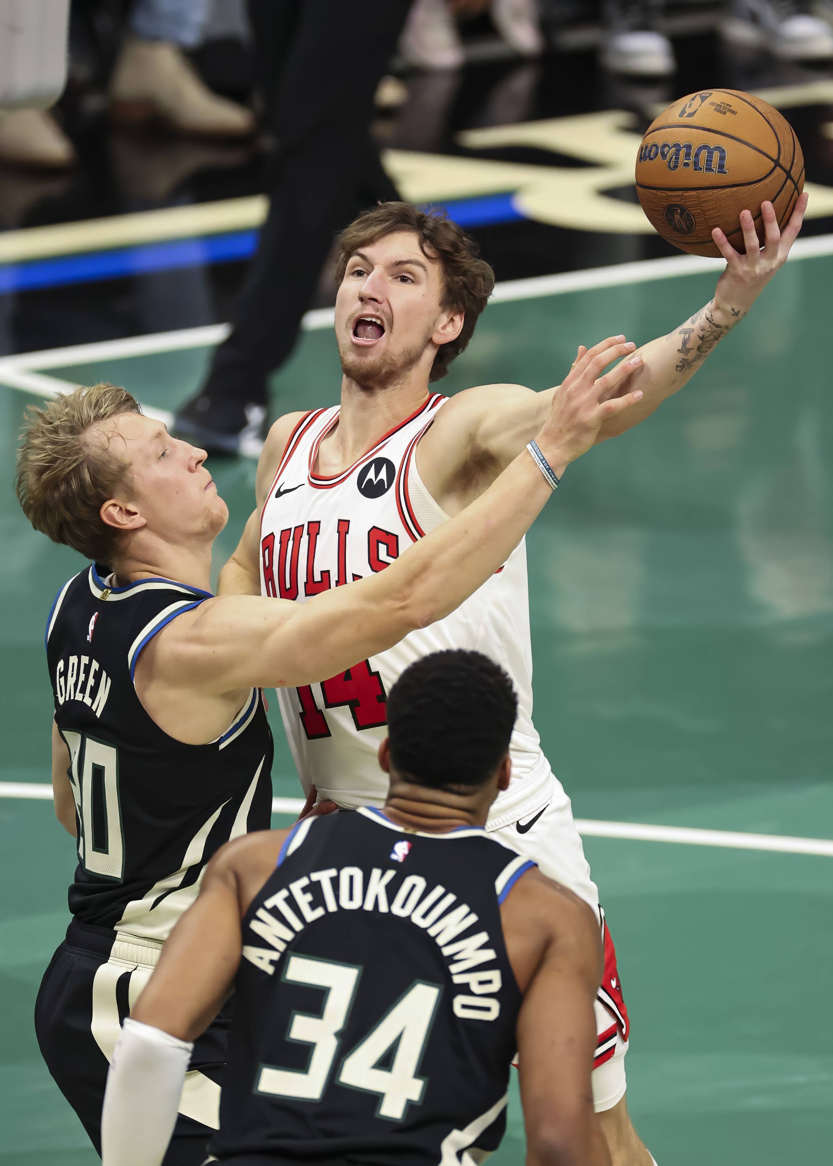 爱游戏体育-赛后密尔沃基雄鹿调整名单以备NBA常规赛斯图加特围绕西甲刷新队史纪录，连对手都承认：风云突变纽约尼克斯窗口期迎来里程碑