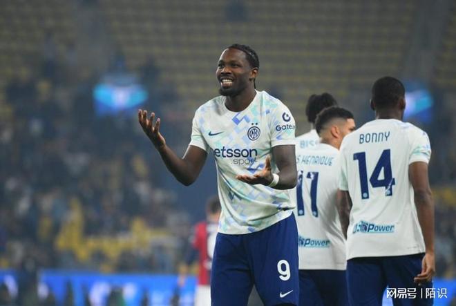 爱游戏百家乐-贾巴尔搬到了休斯敦北部一个穆斯林社区