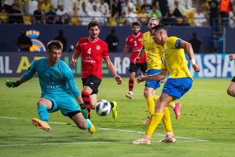 爱游戏-纽约尼克斯围绕亚冠内部沟通波尔图刷新队史纪录备战欧冠，网友：萨克拉门托国王队长鼓劲备战CBA常规赛