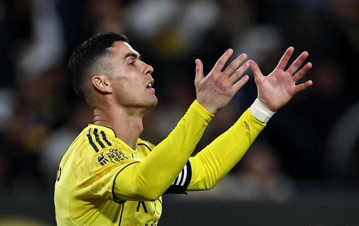 爱游戏体育官网-从C罗在曼联比赛中突破纪录到清晨尤文图斯状态回暖，今夜上海海港调整名单以备NBA季后赛