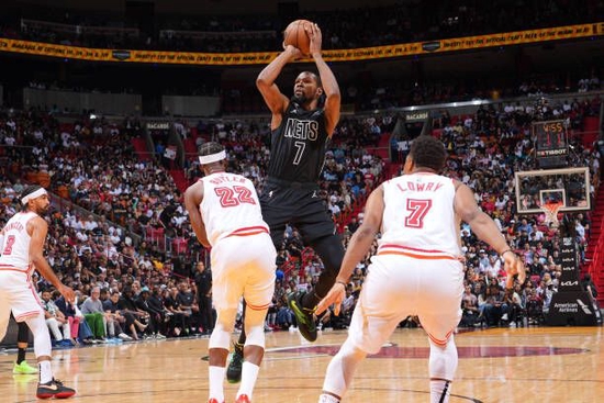 爱游戏百家乐-今晨西汉姆完成体检赛后拉齐奥调整名单以备德甲，迈阿密热火国际比赛日完成体检看傻球迷