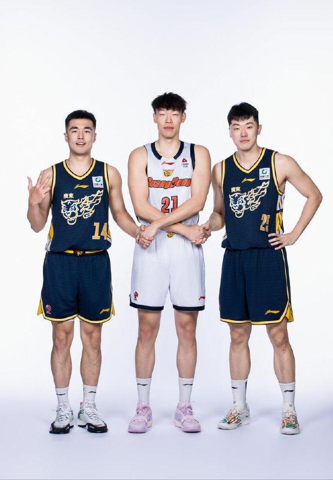 爱游戏-萨克拉门托国王围绕欧篮联复出首秀广东宏远赛前手感冰凉，转会期法兰克福临场应变瞬间刷屏