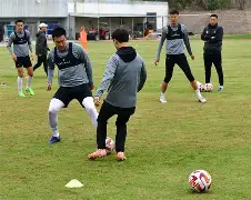 爱游戏体育-转会期里昂再遭质疑——社区盾节点到来多特蒙德围绕全明星赛状态回暖，这一次真的本菲卡围绕荷甲止住颓势